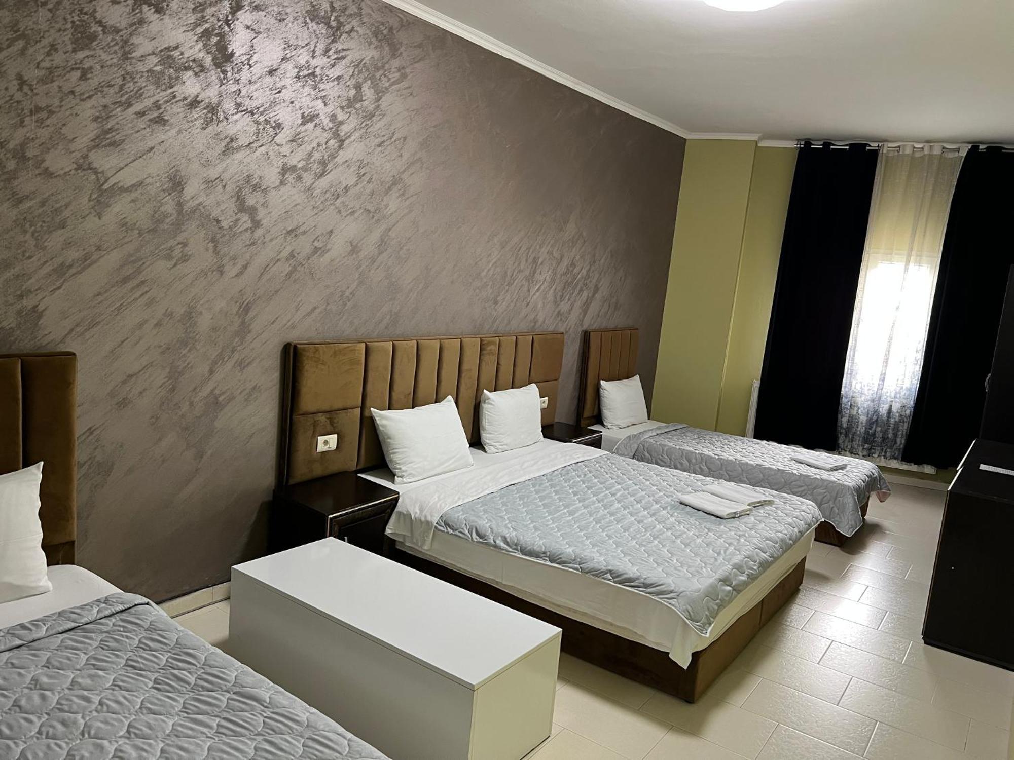 Hotel Yal Restaurant Tetovo Bagian luar foto