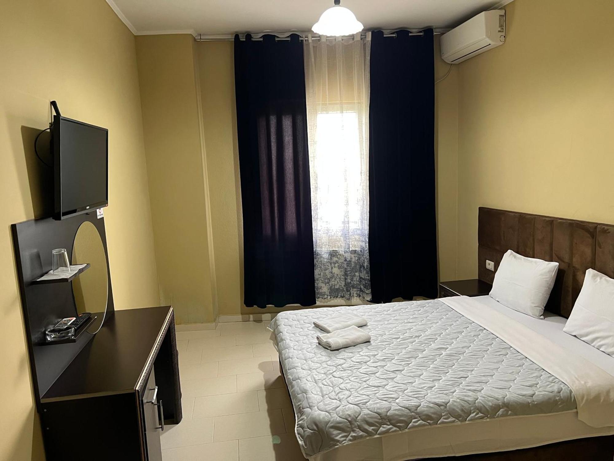 Hotel Yal Restaurant Tetovo Bagian luar foto
