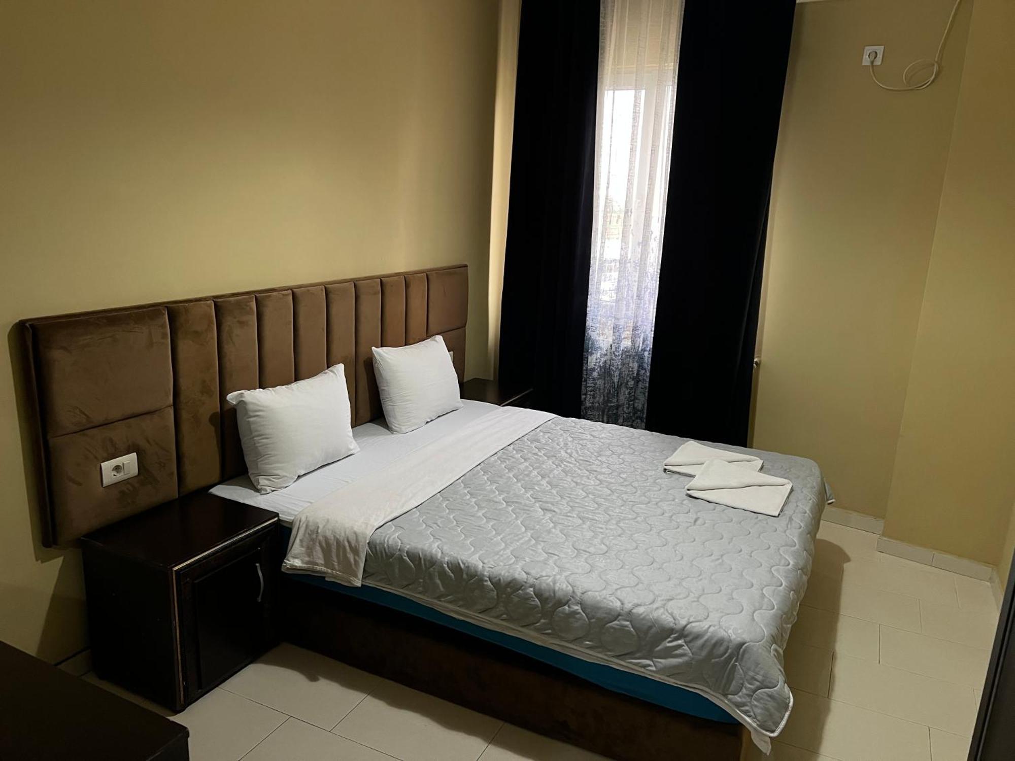 Hotel Yal Restaurant Tetovo Bagian luar foto