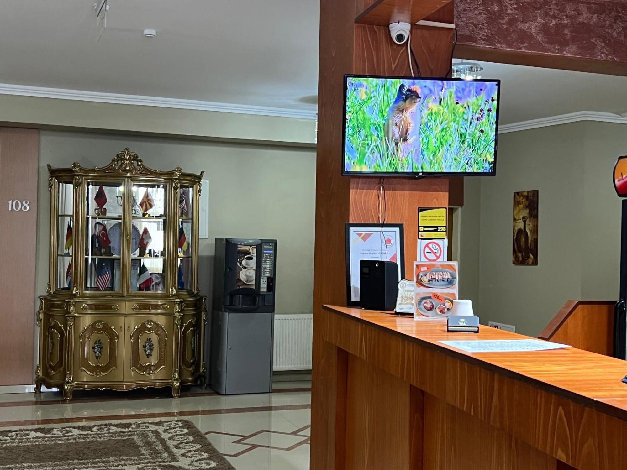 Hotel Yal Restaurant Tetovo Bagian luar foto